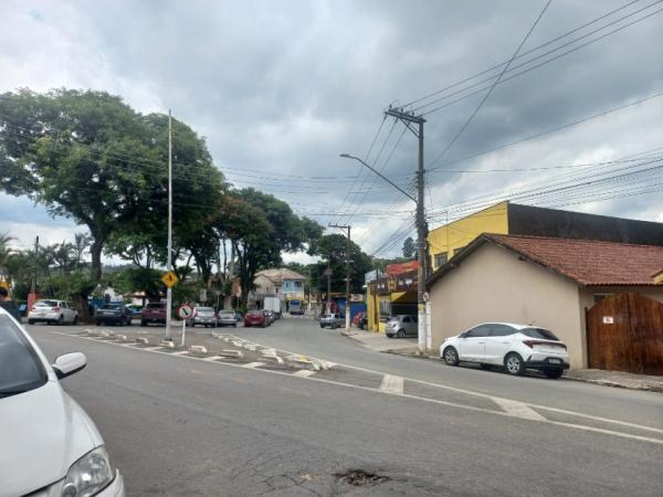 Sol entre nuvens com temperaturas amenas em Cajamar