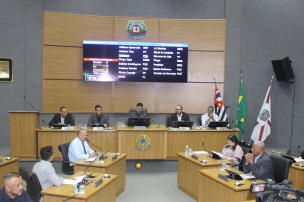 Câmara de Cajamar aprova inicios das sessões ao meio dia 