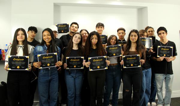Estudantes da Etec Gino Rezaghi conhecem a rotina de uma agência de publicidade
