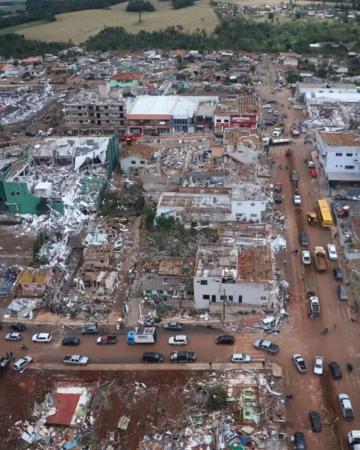 Tornado no Paraná deixa mais de mil desabrigados e centenas feridos