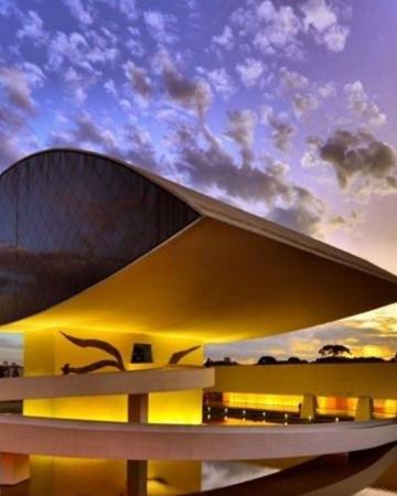 Museu Oscar Niemeyer: Você sabia? Uma das maiores exposições de arte contemporânea do país está aberta em Curitiba até 7 de junho 2026!
