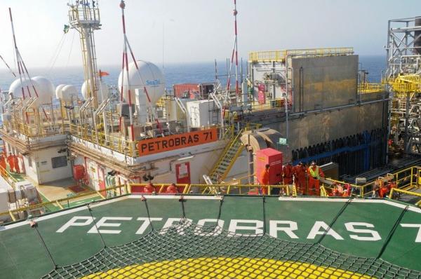 Saída dos Emirados Árabes da Opep abala mercado global de petróleo