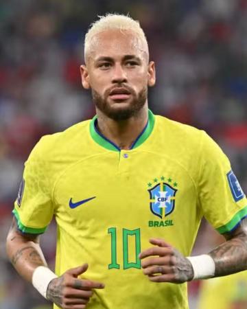 Neymar sofre lesão na panturrilha e pode desfalcar estreia do Brasil na Copa