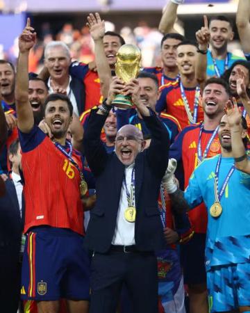 Espanha é recebida com festa em Madri após conquistar o bicampeonato mundial