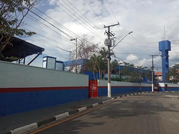 Adolescentes provocam incêndio em escola de Cajamar após explosão em caixa elétrica
