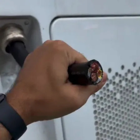 Furtos de cabos levam empresas a reforçar segurança em carregadores de carros elétricos