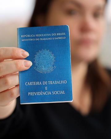 Desemprego cai para 5,4% e atinge menor nível para o período, aponta IBGE