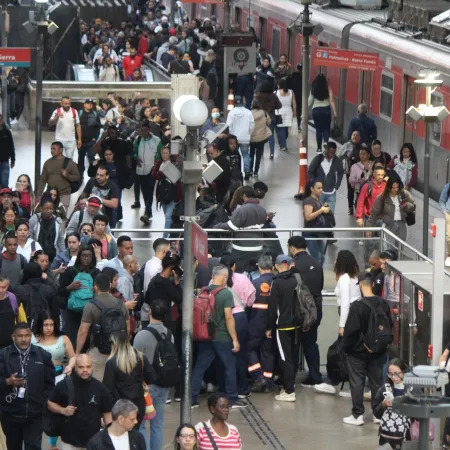 Greve da CPTM afeta linhas 11, 12 e 13 e provoca transtornos no transporte em São Paulo
