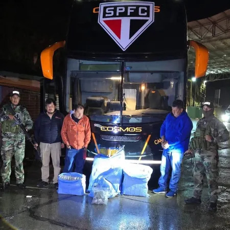 Ônibus que transportaria delegação do São Paulo é apreendido com 86,5 kg de maconha na Bolívia
