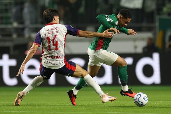 Palmeiras tropeça em casa novamente e vê desempenho fora como trunfo na Libertadores