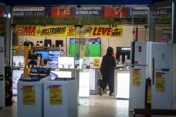 Comércio varejista elimina 46 mil vagas no primeiro semestre de 2026