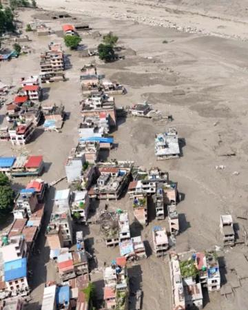 Mortos no Nepal sobem para 538 após enchentes; resgates são retomados