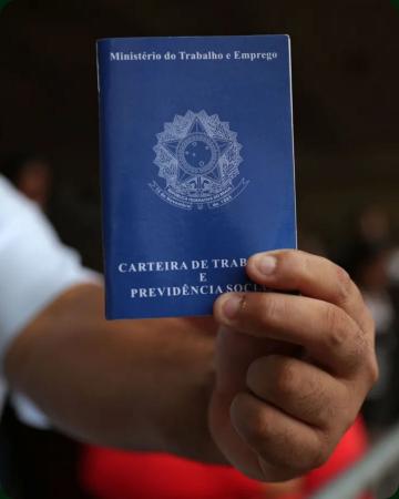 Desemprego segue baixo mesmo com juros altos, mas renda dá sinais de acomodação