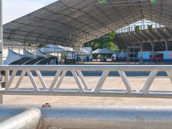 Festa Nordestina de Cajamar começa a ganhar forma com montagem da estrutura no Boiódromo