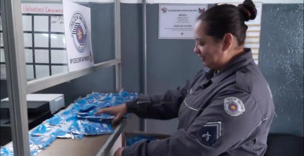 Polícia Militar recebe doação de 100 máscaras em Santana de Parnaíba