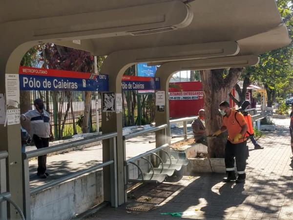 Prefeitura de Caieiras faz ação de limpeza e higienização contra o coronavírus