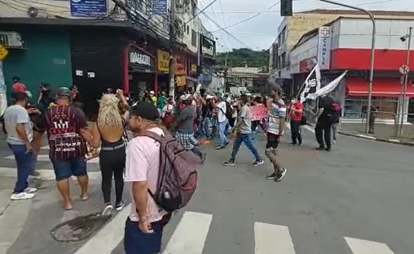 Moradores desabrigados protestam em Franco da Rocha 